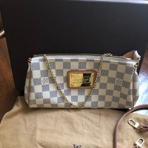 Louis Vuitton pouchette